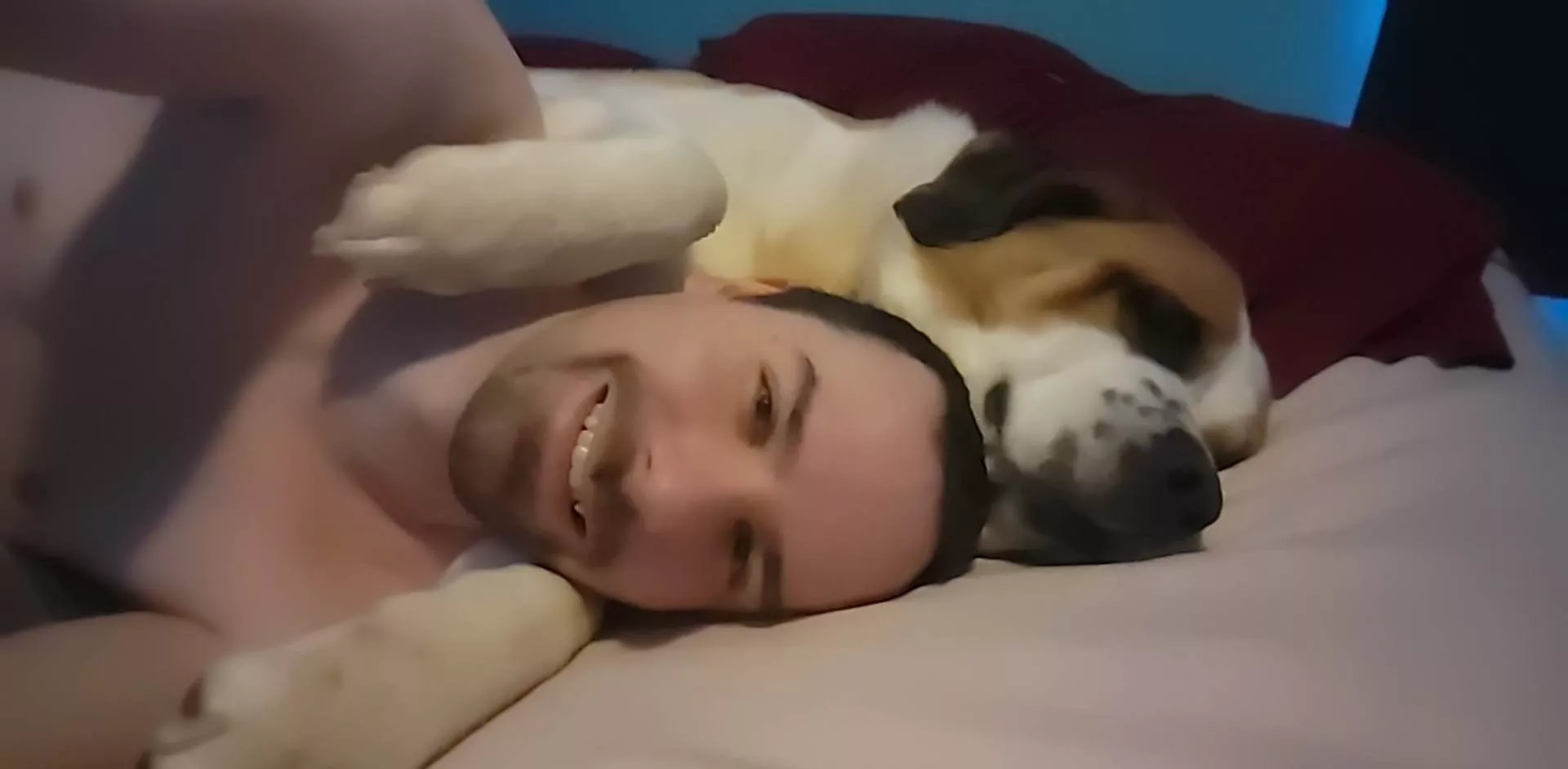 Morning Easter cuddles with my girl ❤️ smile my gay friends smile❤️ Morning Easter cuddles with my girl ❤️ smile my gay friends smile❤️