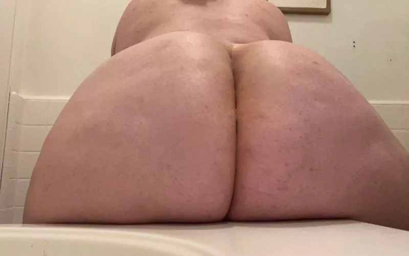 My ass got tired so I rested it on the counter 😊