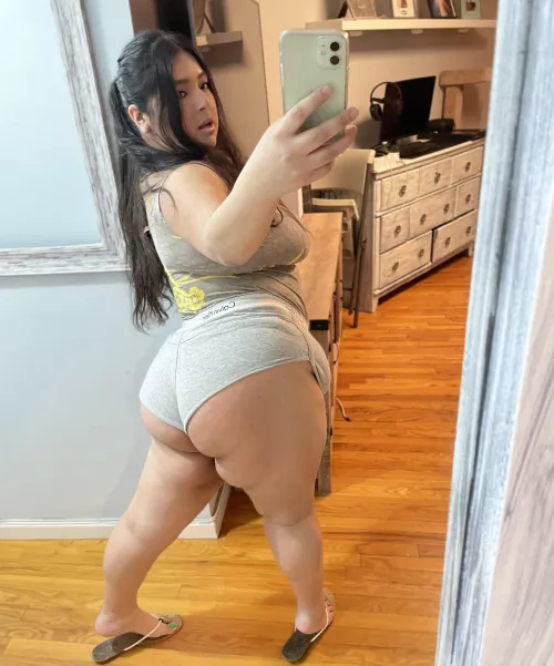 My shorts ate up my latina ass 😅