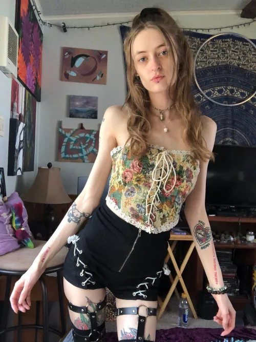 My vibe is a mixture of hippie fairy / alt girl. I’m going to vibe out to Josh Teed and some other bands tonight. Had to get dressed up for the occasion and no make up is the go to today. ☺️