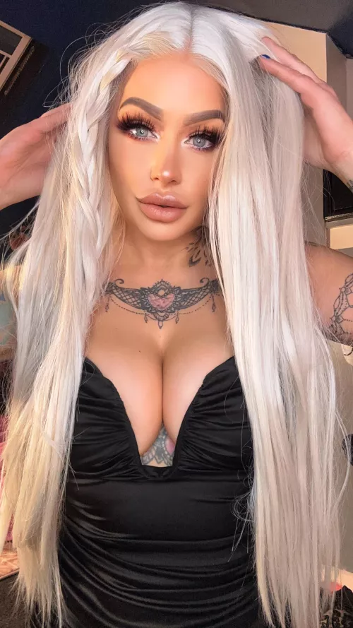 No bra! This dress is amazing!