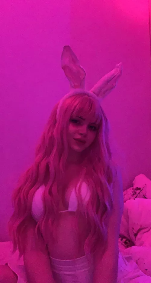 Obediend bunnygirl just respawned