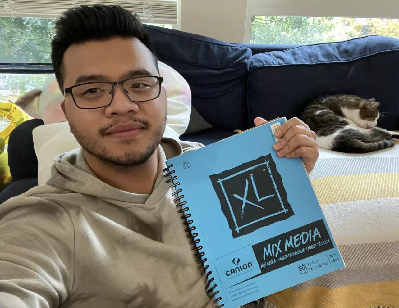 [self] Just me, my cat, and my draw pad today 😁
