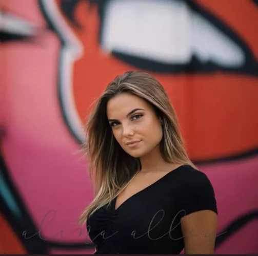 Upvote and hmu for the look alike🥵🥵