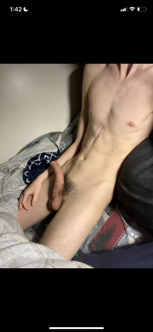 Young skinny guy [18] would love to chat