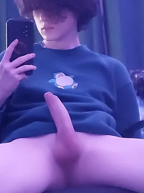 18, soo who's gonna jerk and cum w me? @malachitee19