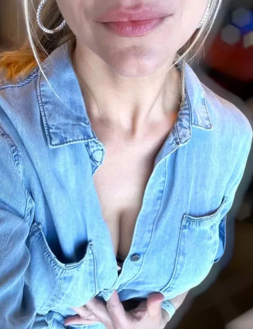 35[F] wishing you a Happy Monday :)