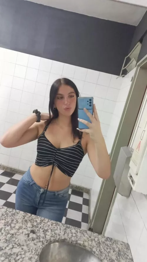 A photo from last night! I went out to eat and have some fun🥰🥰♥️