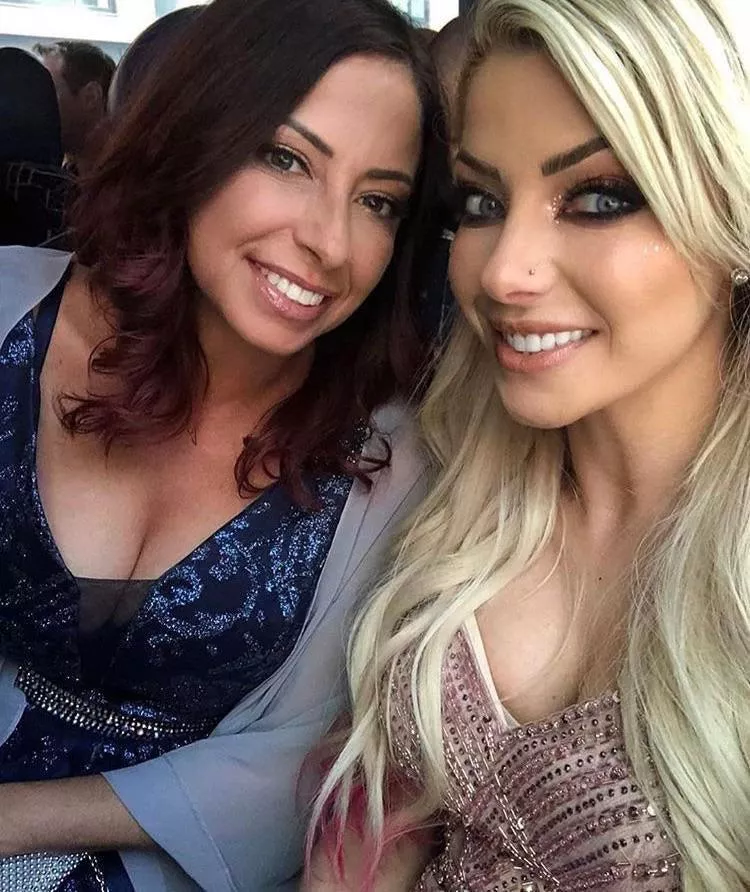 Alexa Bliss with mom