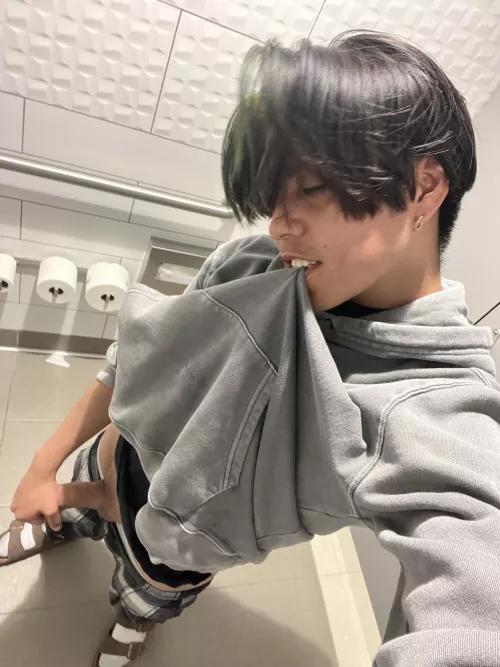 Dorm bathrooms are fun hehe 😈💦