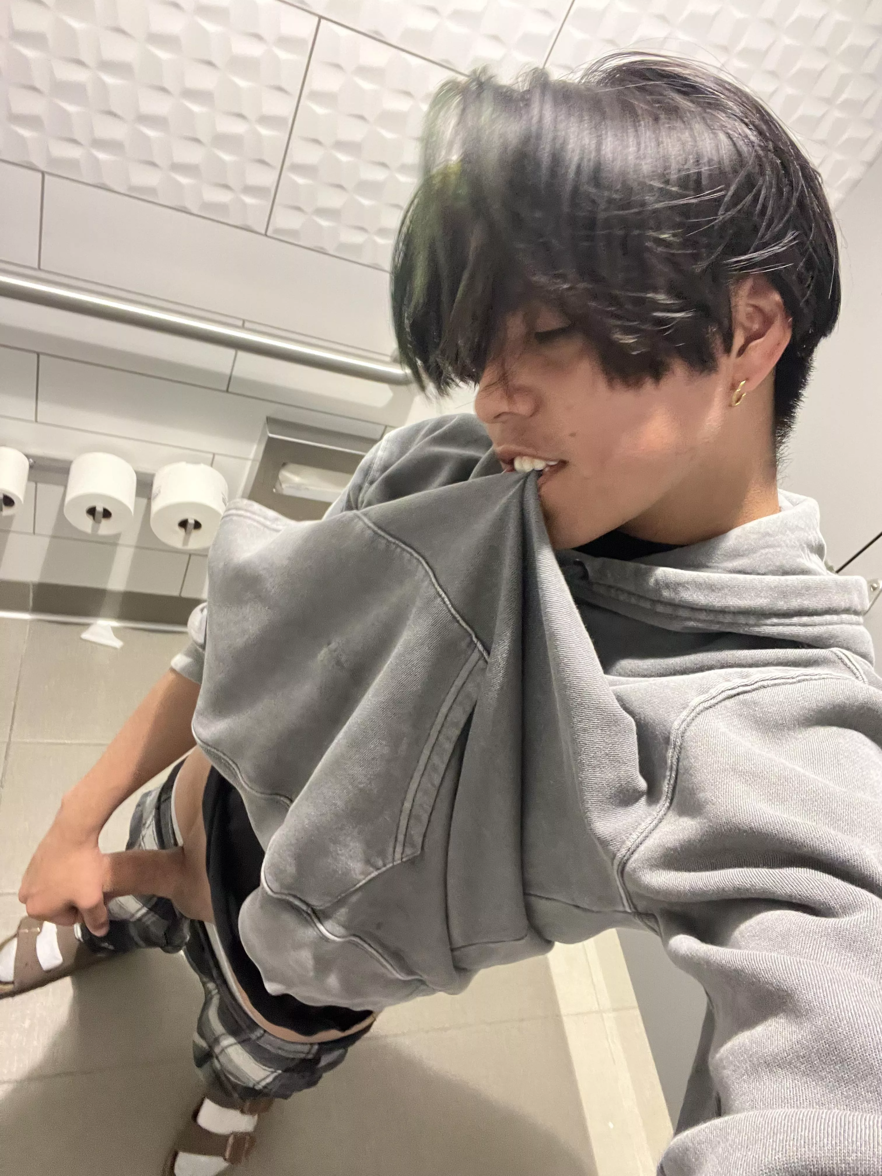 Dorm bathrooms are fun hehe 😈💦