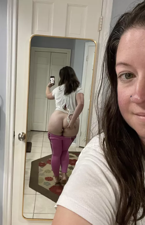 Enjoying my plug before leg day