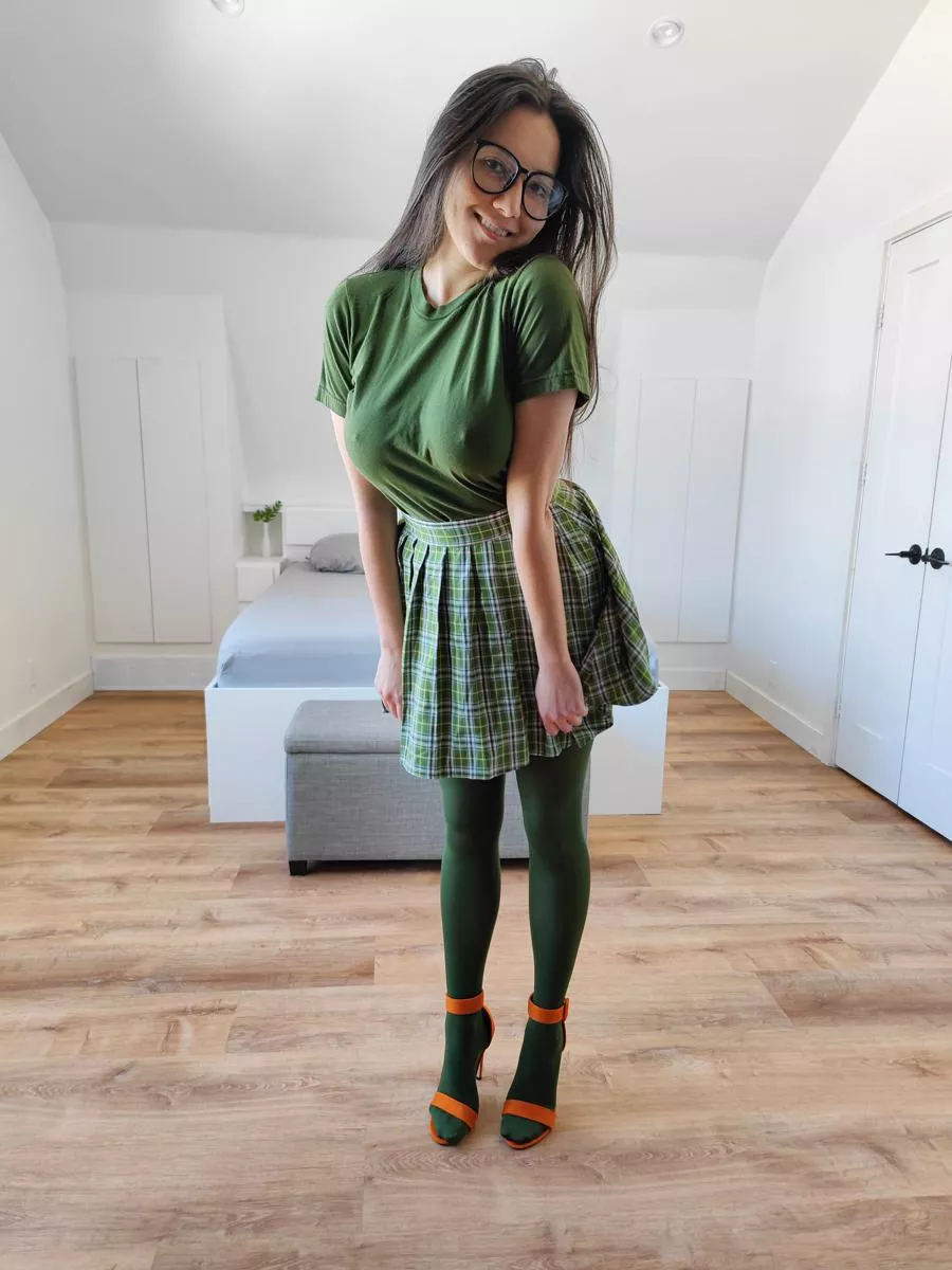 Feeling cute in my green t-shirt