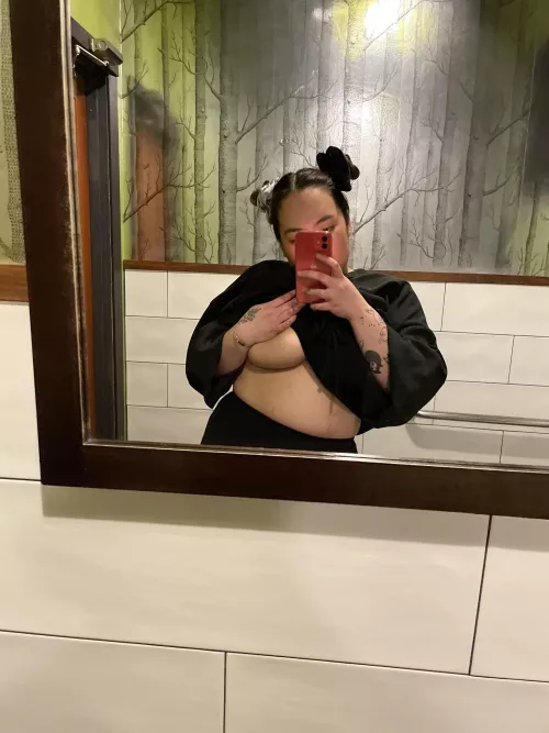getting a little naughty in the bar bathroom 🤭