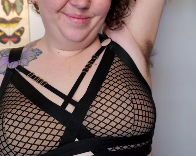 Hairy armpits and natural curves