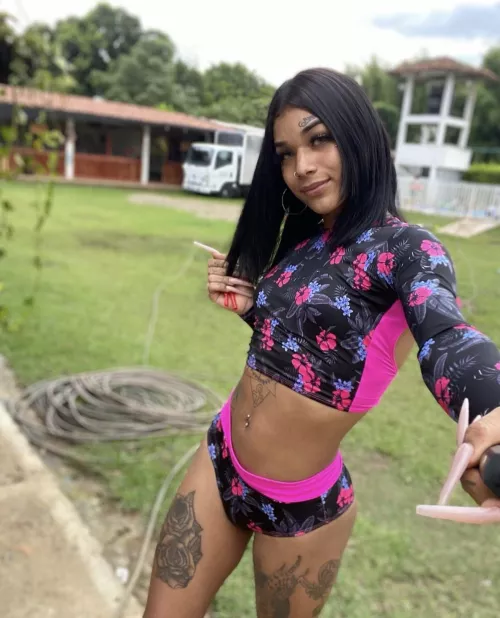 Hi baby come take a walk with me 😏😉