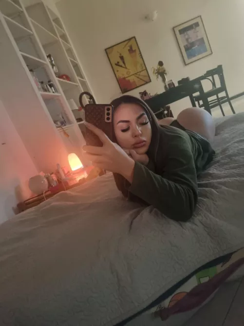 I in a bed now and I want to chat in my 0F with one boy 🥰☺️😉😋💦