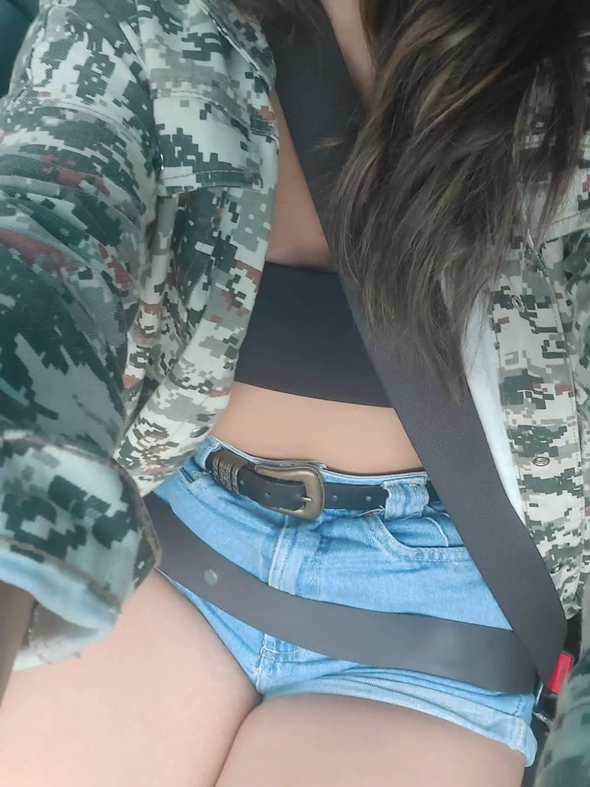 I was getting home and felt really sexy in this outfit, so here’s a car selfie ❤️