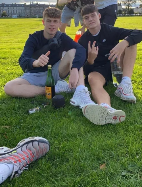 ⬅️LEFT or RIGHT➡️??