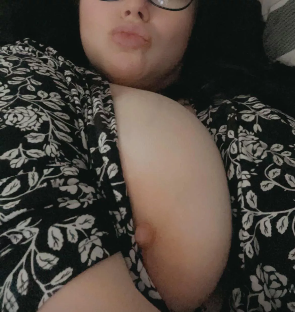 Little nip slip to Make yalls night better 🥰