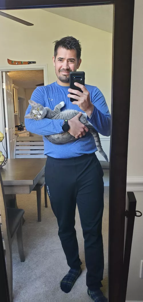 Lucy & I wish all the bros a happy Monday!