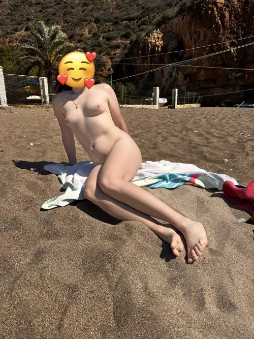 Say Hi, who adore nudism like me😍