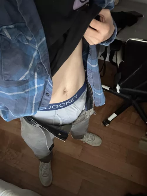 18 M CA any hot teens my age in OC CA 😉