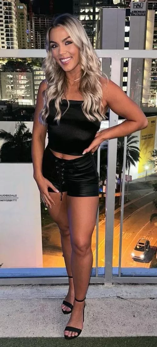 Ath-a-lete... those thighs!