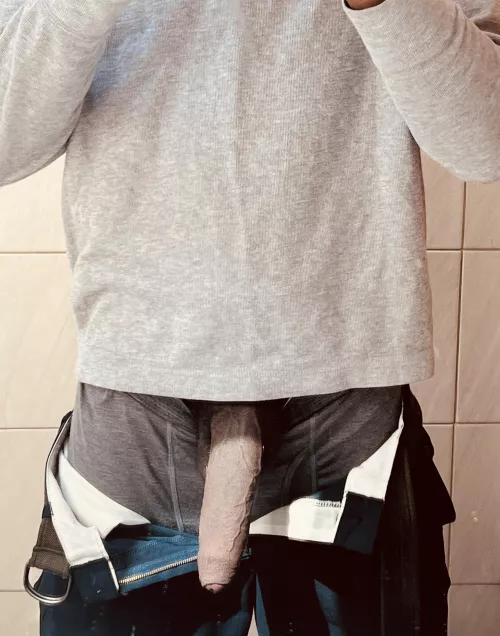 bored at work.. can’t wait to get home and stroke it