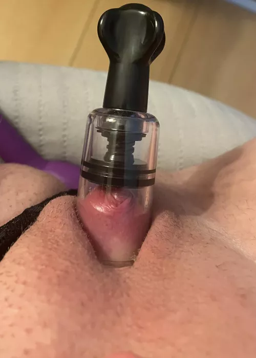 Clit pump looking juicy and pink 🤤