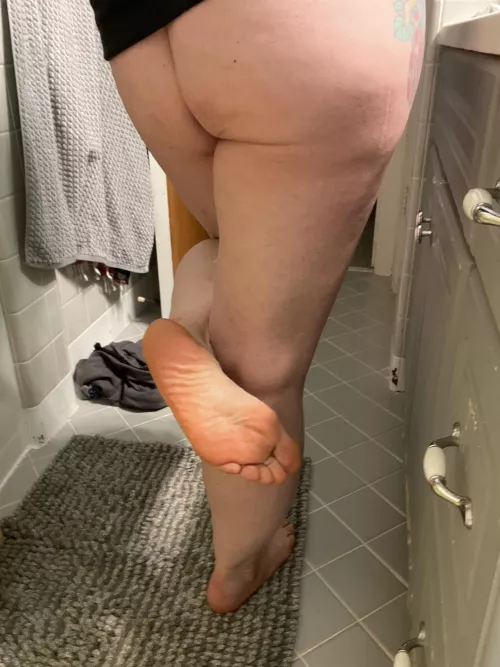 Feeling shy. First post here 😍🍑