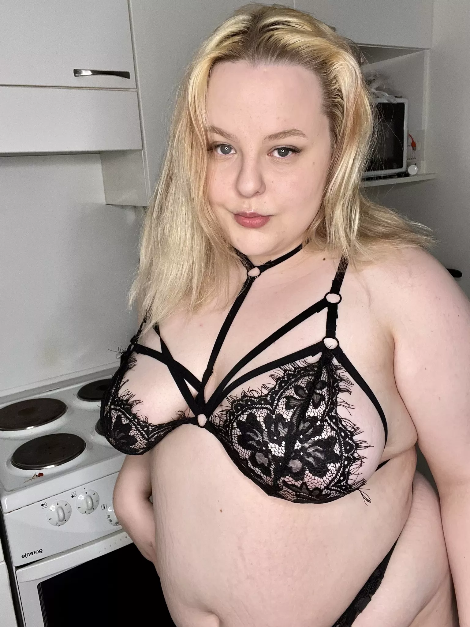 I am home alone... Horny ;)