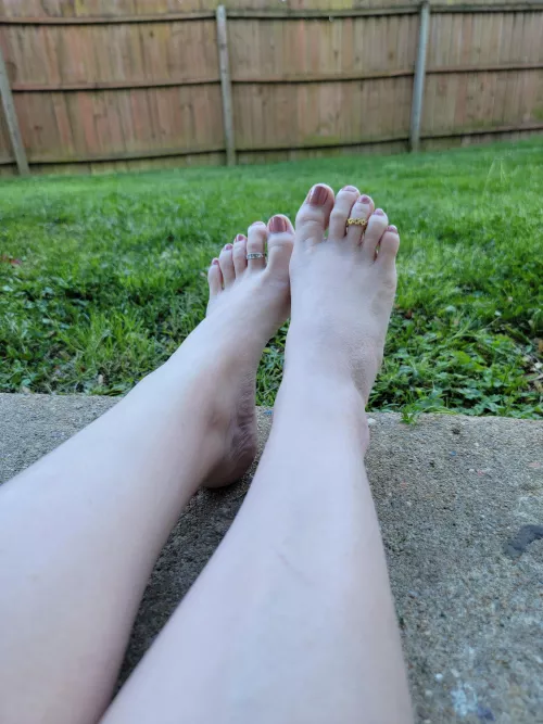 I like the pink on my pale feet