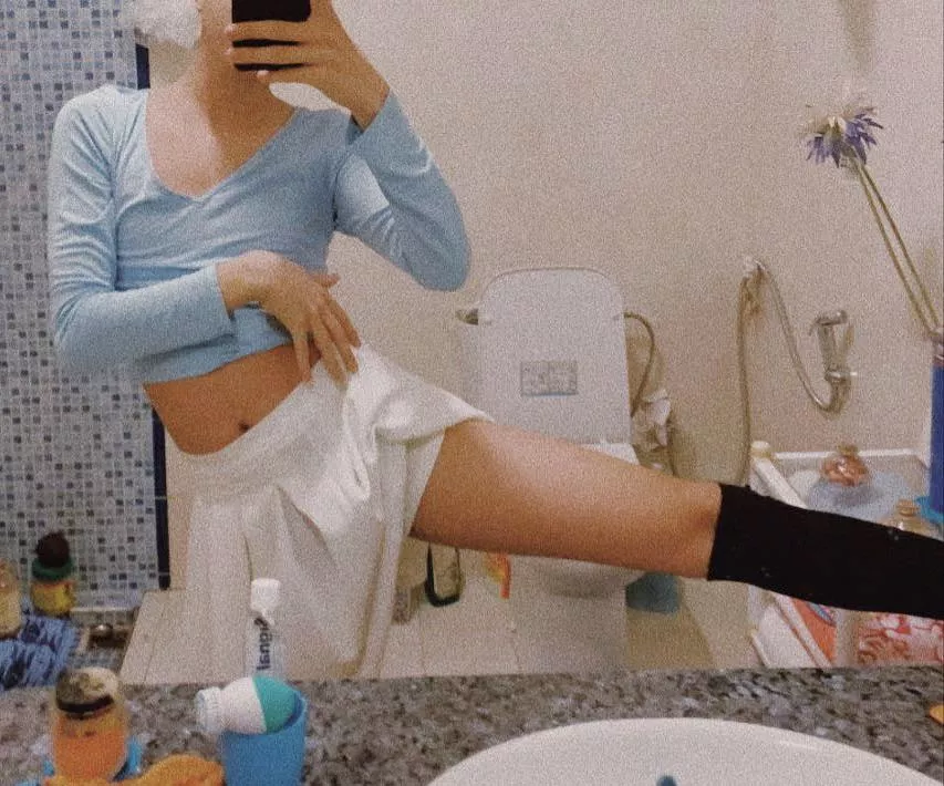 i look tall here, but i’m 5’6 😭