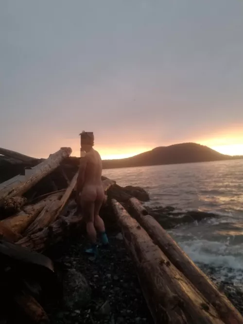 is anyone else up for skinny dipping tonight :)