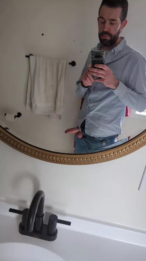 Meet me in the bathroom during a family gathering