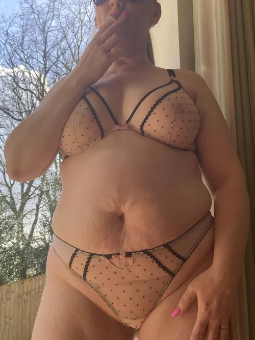 Mmmm - Love to Smoke in My Undies!