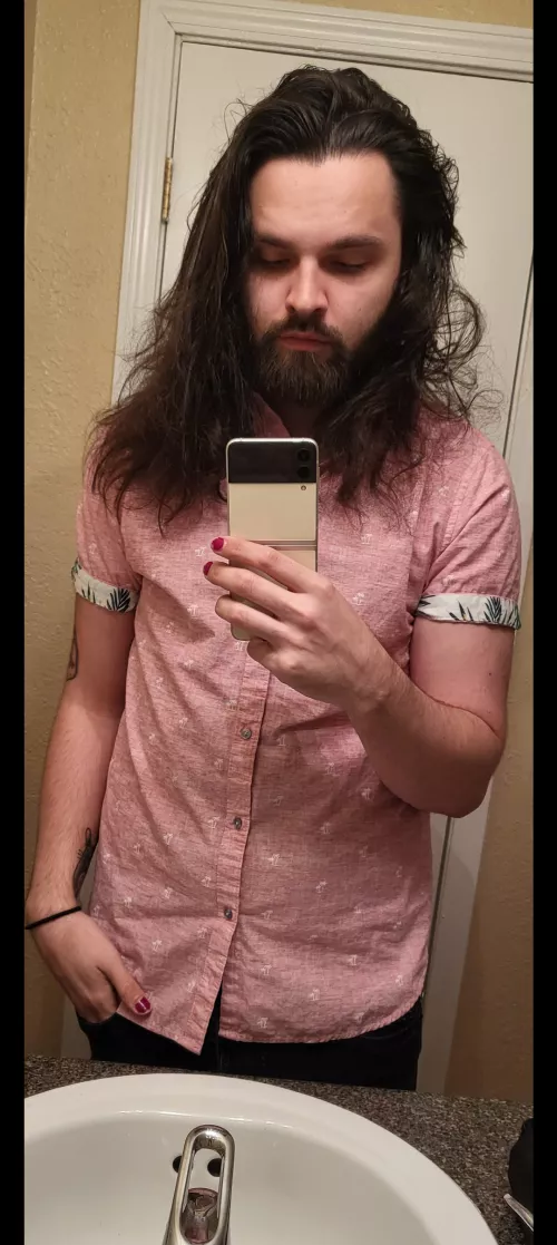 Only recently accepting my femme side. Bi here. 🩷💜💙