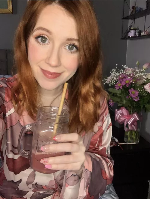 Relaxing at home today with some drinks 💕 [F]