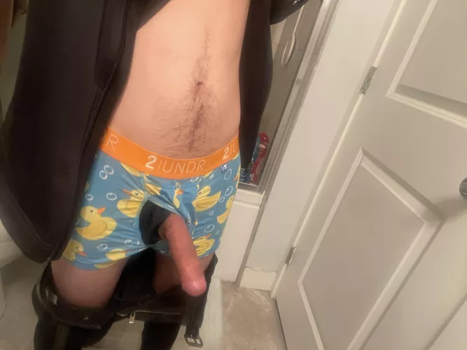 Rub a dub dub, who you going to scrub? 🐤