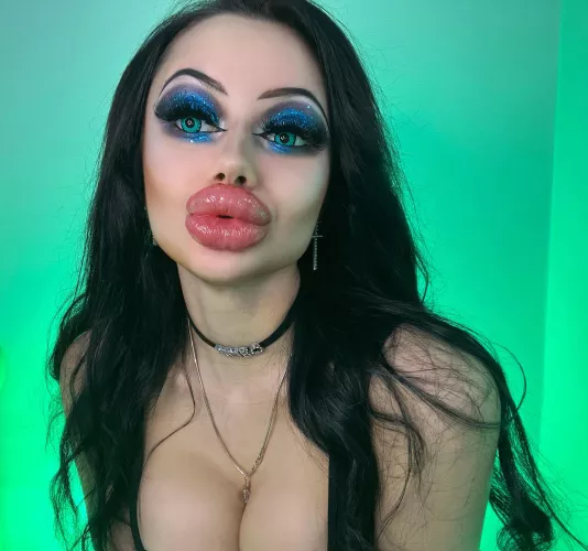 sending you kisses buy this bimbo lips
