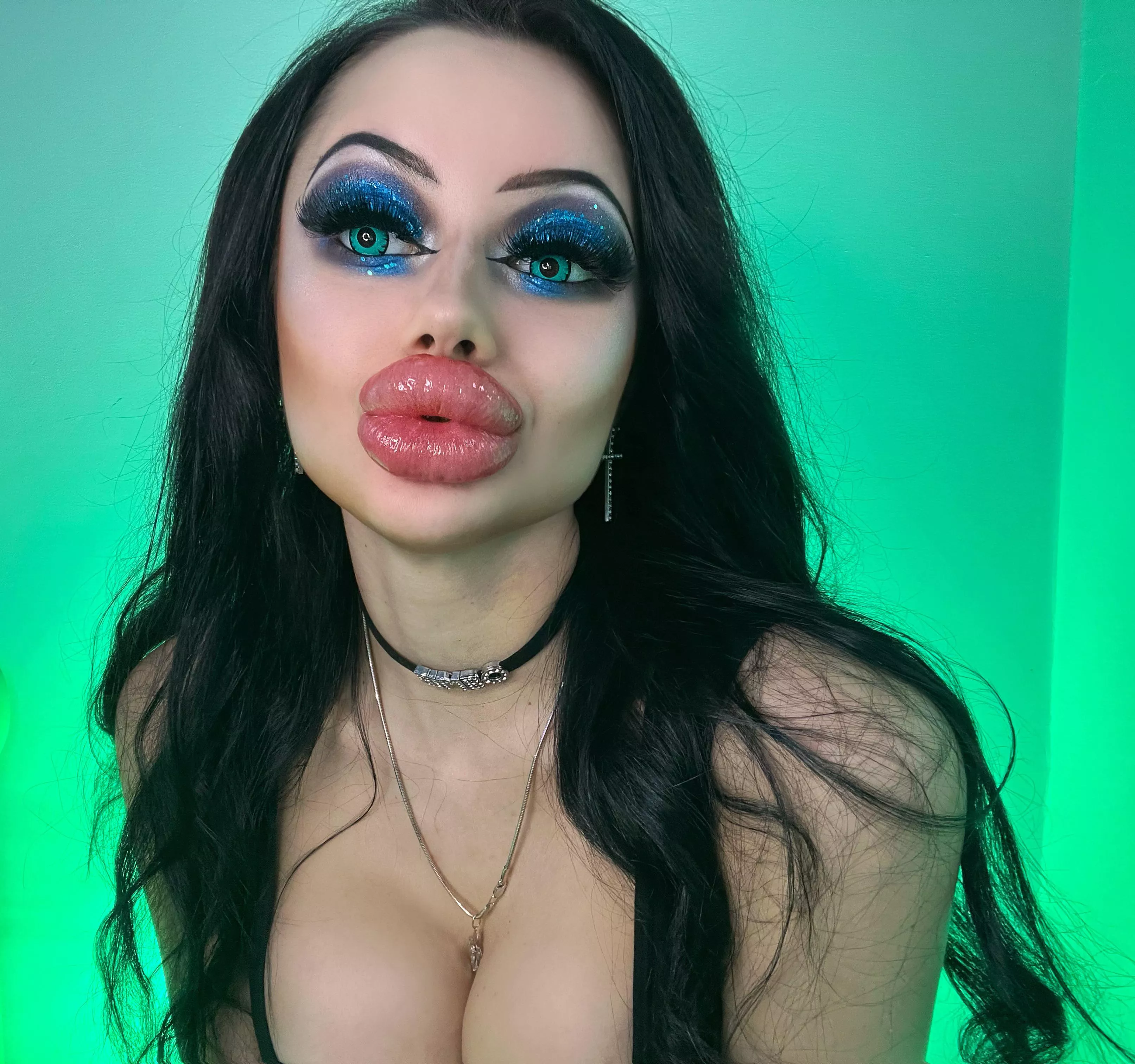 sending you kisses buy this bimbo lips