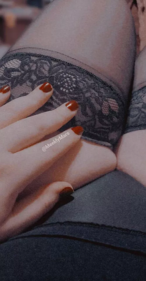 Vampy red nails contrast so nicely against my milky pale flesh 🥀