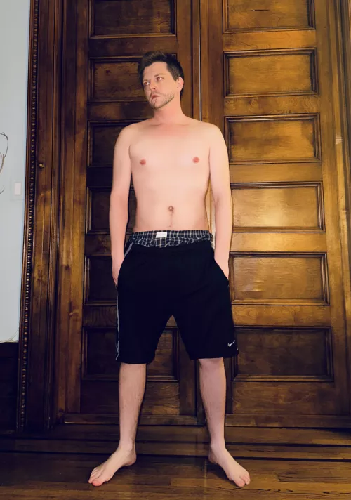 Another round of sagging boxer shorts