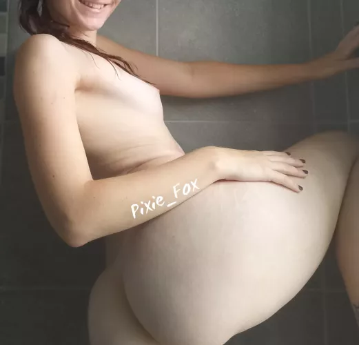 Booty petite y'all (F)