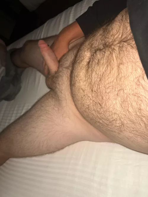 Bored in my hotel, best way to kill my time?