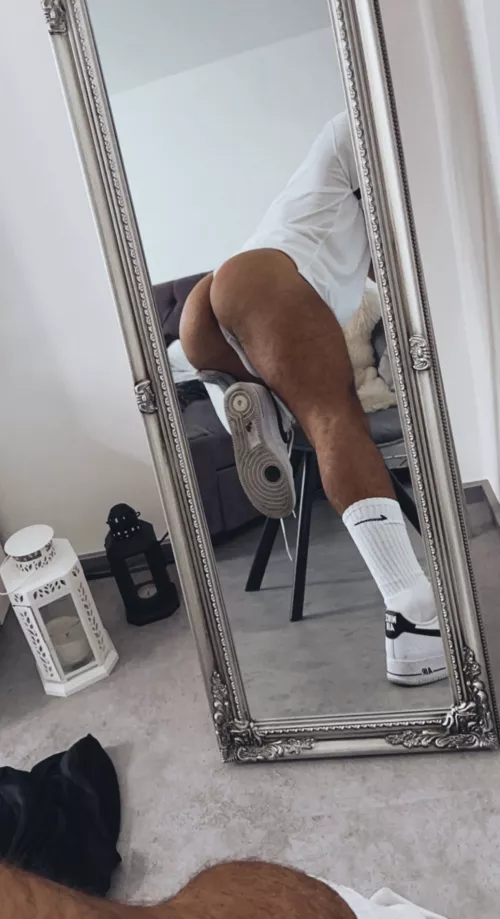 Does anyone wanna take a biteß