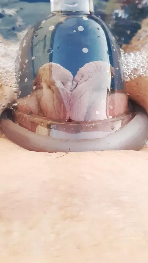 [F] pumping in the spa extreme close up. 🇦🇺