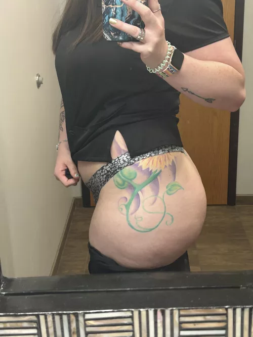 Feeling a little naughty at work 😈😈