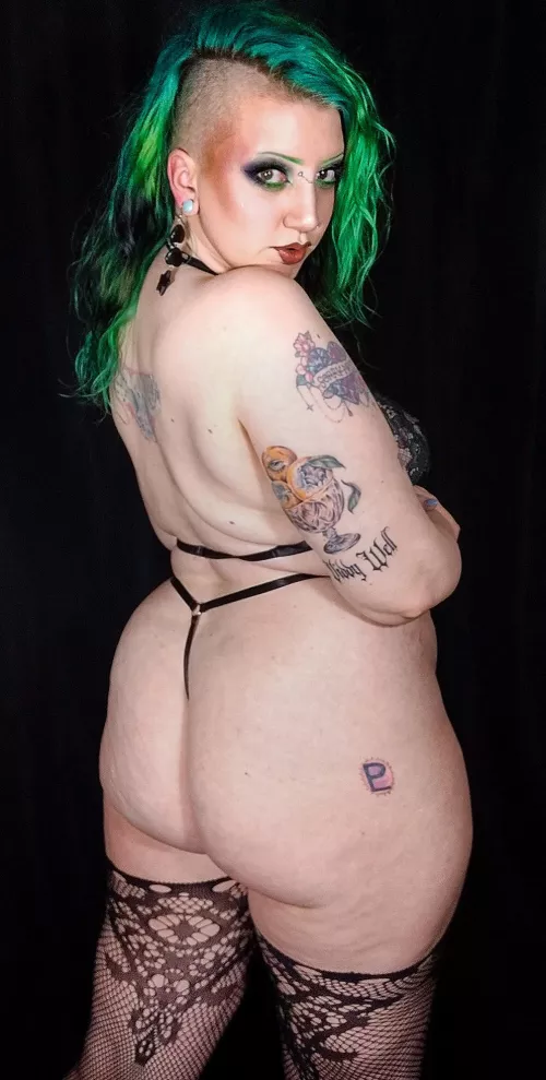 Green haired whore with wide hips and a fat ass 💚